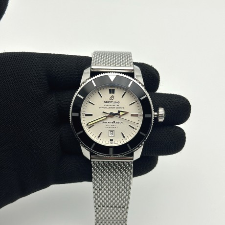 브라이틀링 슈퍼오션 헤리티지 46MM 스틸 화이트다이얼 블랙베젤 매쉬밴드 SUPER OCEAN HERITAGE 46MM SS BLACK BEZEL WHITE DIAL ON SS MESH BRACELET A2824
